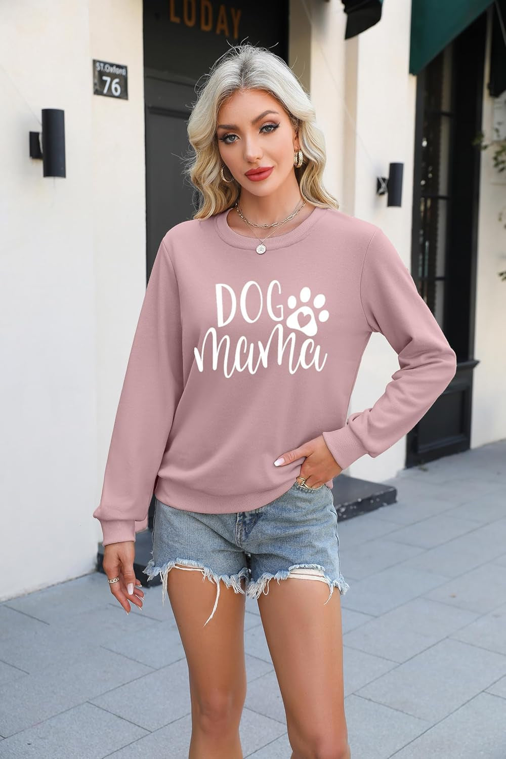 Women's Dog Mom Sweatshirt - Graphic Pullover with Cute Paw Design for Puppy Lovers - Casual Long Sleeve Tee